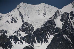 Вечные снега самой высокой горы Алтая - Белухи (4506 м)