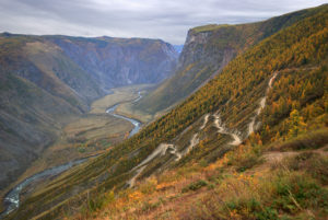 Перевал Кату-Ярык в сентябре осенью, Горный Алтай